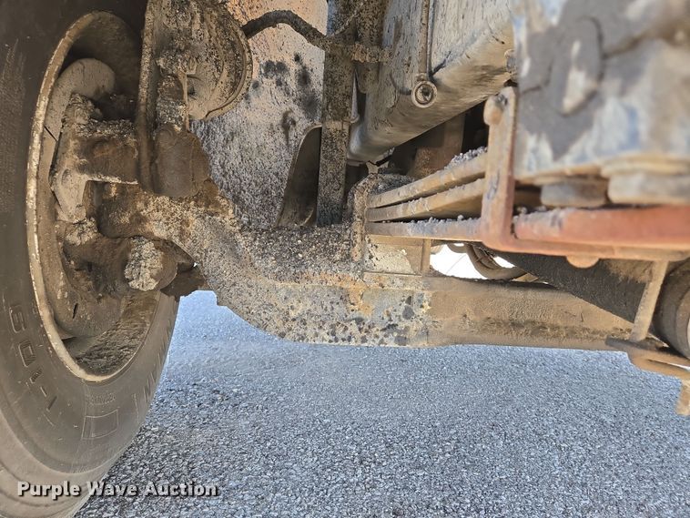 image for item EJ7342 2003 International FL80 oil distributor truck