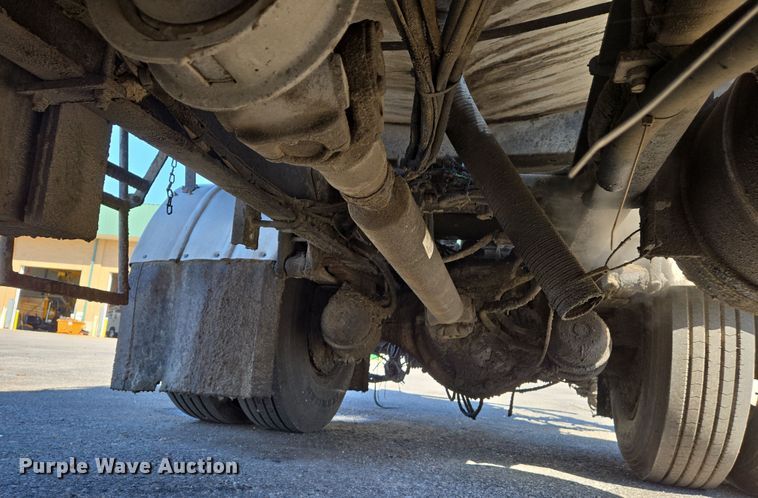 image for item EJ7342 2003 International FL80 oil distributor truck