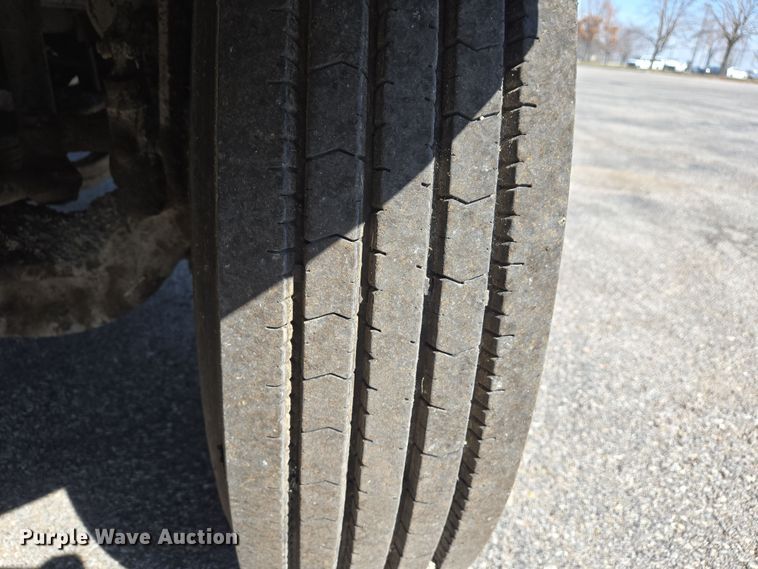 image for item EJ7342 2003 International FL80 oil distributor truck