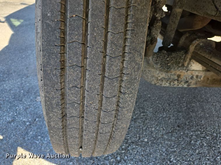 image for item EJ7342 2003 International FL80 oil distributor truck