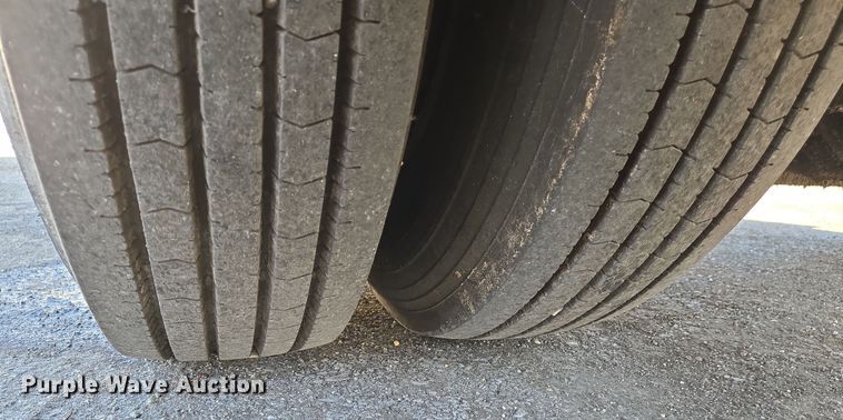 image for item EJ7342 2003 International FL80 oil distributor truck