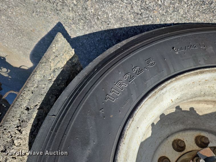 image for item EJ7342 2003 International FL80 oil distributor truck