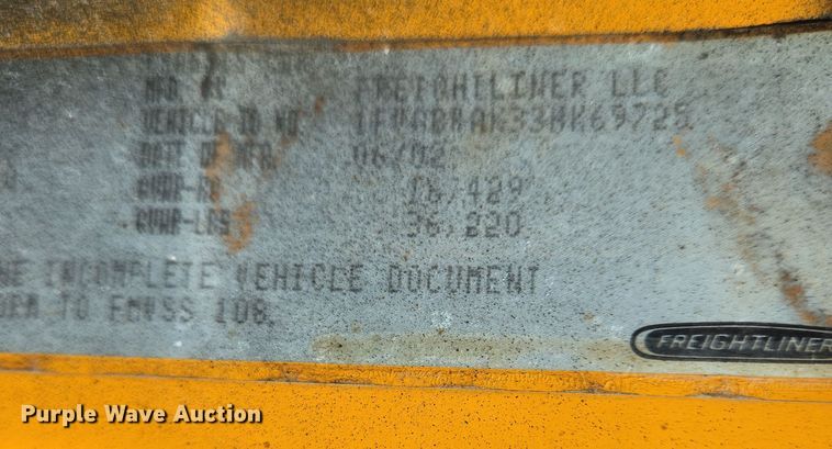 image for item EJ7342 2003 International FL80 oil distributor truck