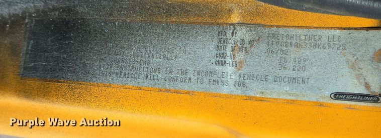 image for item EJ7342 2003 International FL80 oil distributor truck