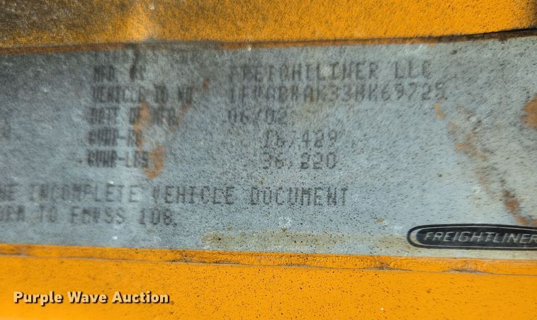 image for item EJ7342 2003 International FL80 oil distributor truck