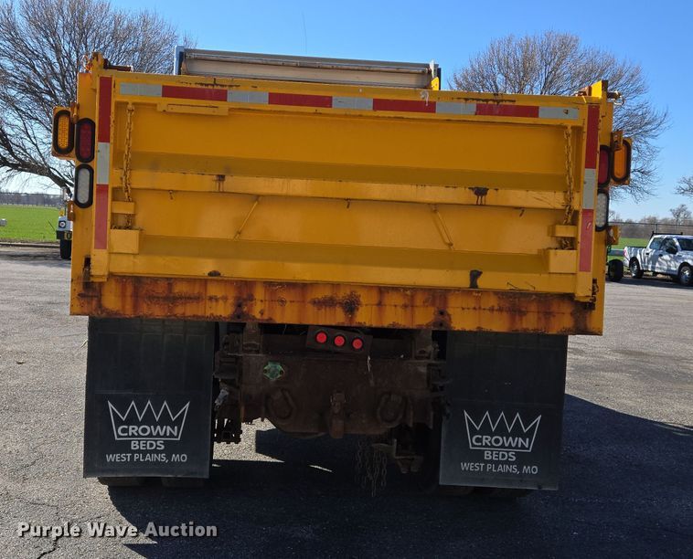 image for item EJ7343 2003 International 7400 dump truck