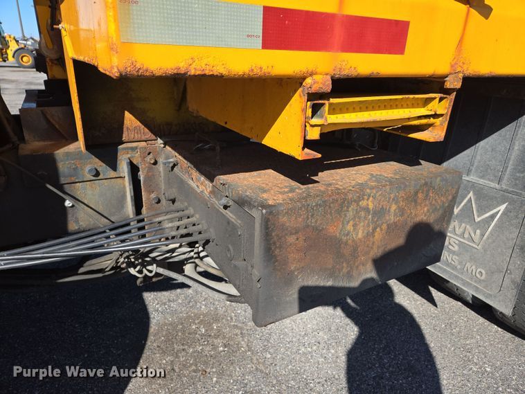 image for item EJ7343 2003 International 7400 dump truck