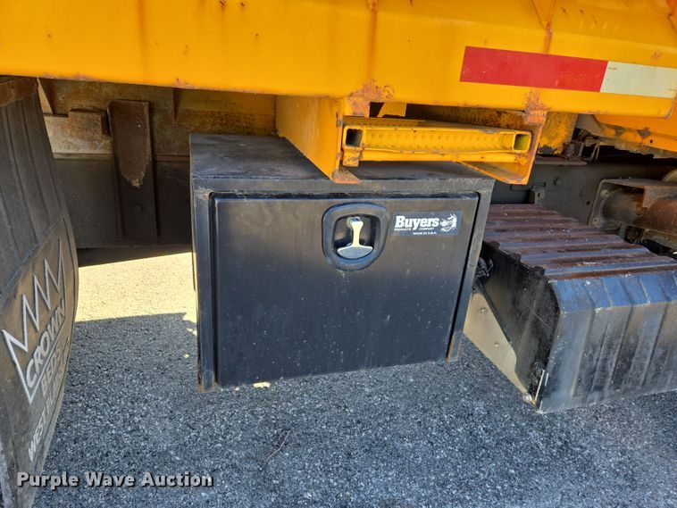 image for item EJ7343 2003 International 7400 dump truck