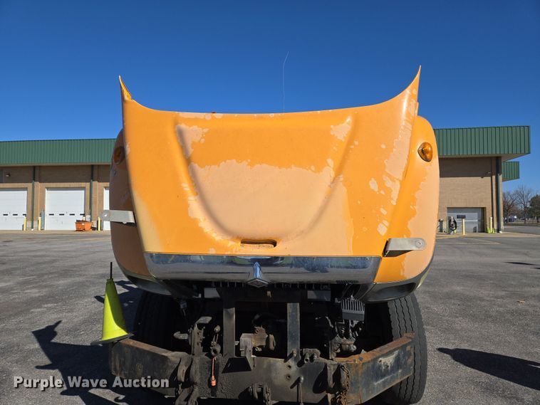 image for item EJ7343 2003 International 7400 dump truck