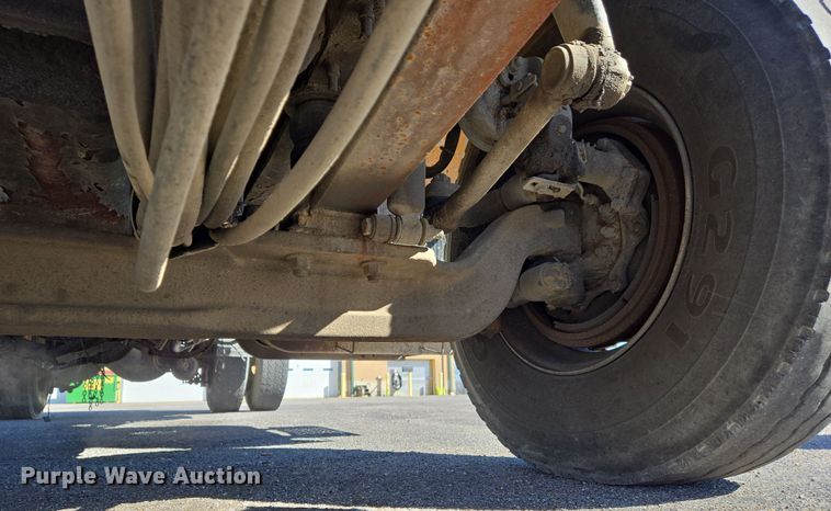 image for item EJ7343 2003 International 7400 dump truck