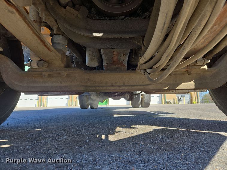 image for item EJ7343 2003 International 7400 dump truck