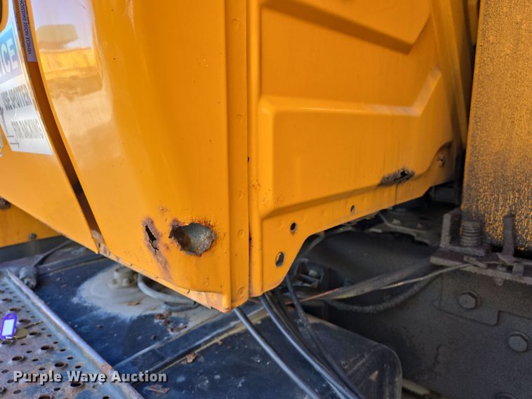 image for item EJ7343 2003 International 7400 dump truck