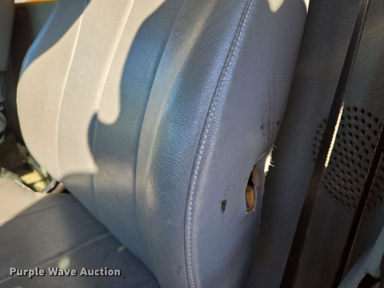 image for item EJ7343 2003 International 7400 dump truck