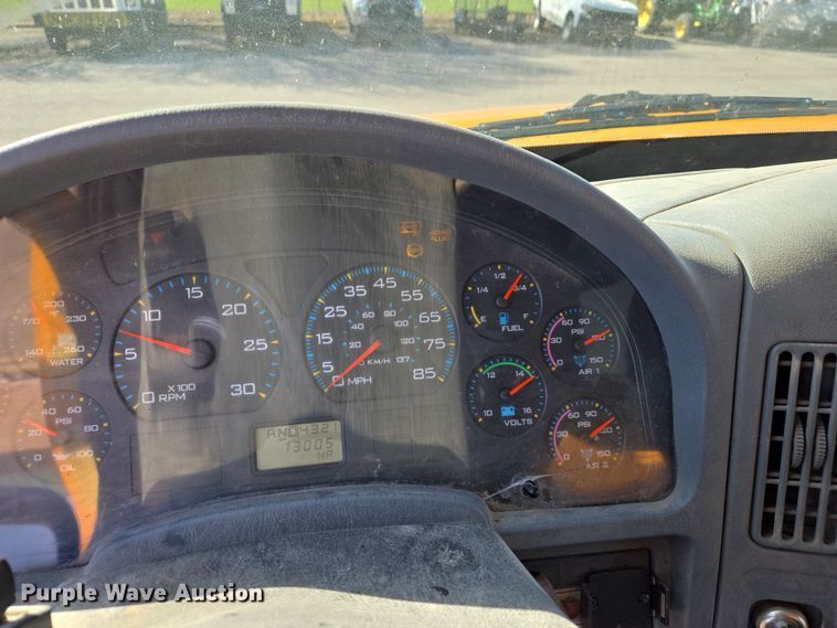 image for item EJ7343 2003 International 7400 dump truck