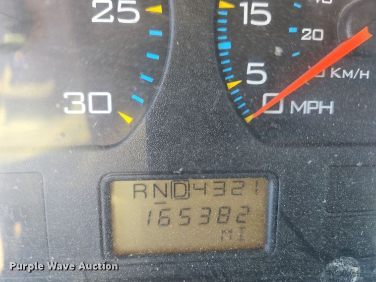 image for item EJ7343 2003 International 7400 dump truck