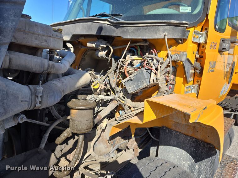 image for item EJ7343 2003 International 7400 dump truck