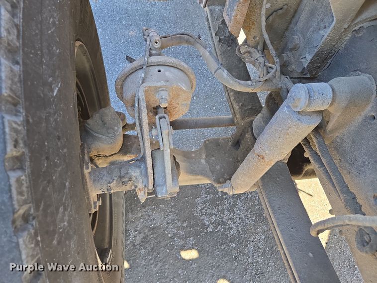 image for item EJ7343 2003 International 7400 dump truck