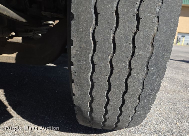 image for item EJ7343 2003 International 7400 dump truck