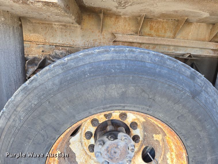 image for item EJ7343 2003 International 7400 dump truck