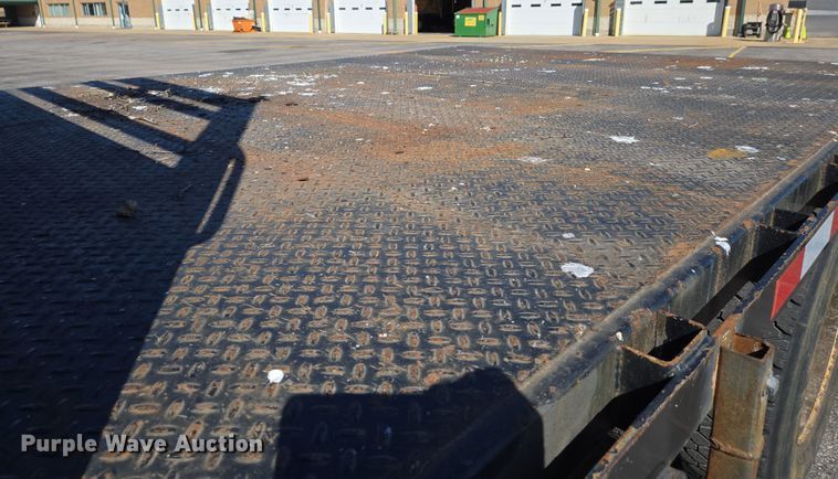 image for item EJ7344 2000 International 4900 flatbed truck