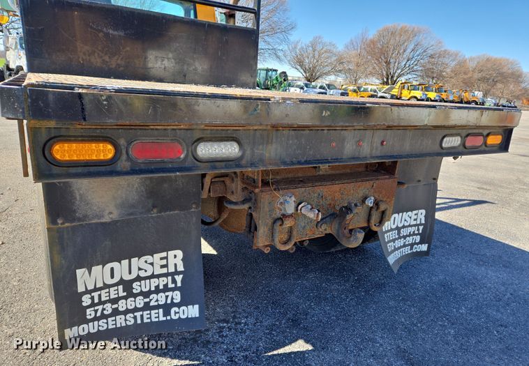 image for item EJ7344 2000 International 4900 flatbed truck