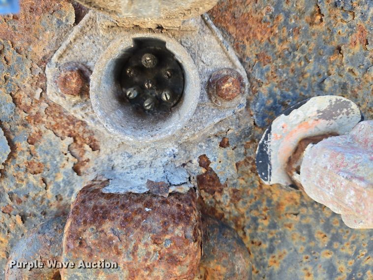 image for item EJ7344 2000 International 4900 flatbed truck