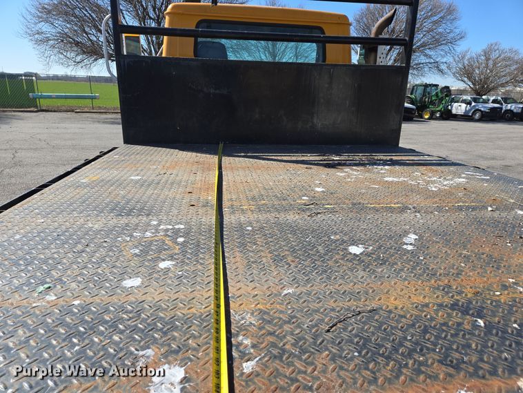 image for item EJ7344 2000 International 4900 flatbed truck