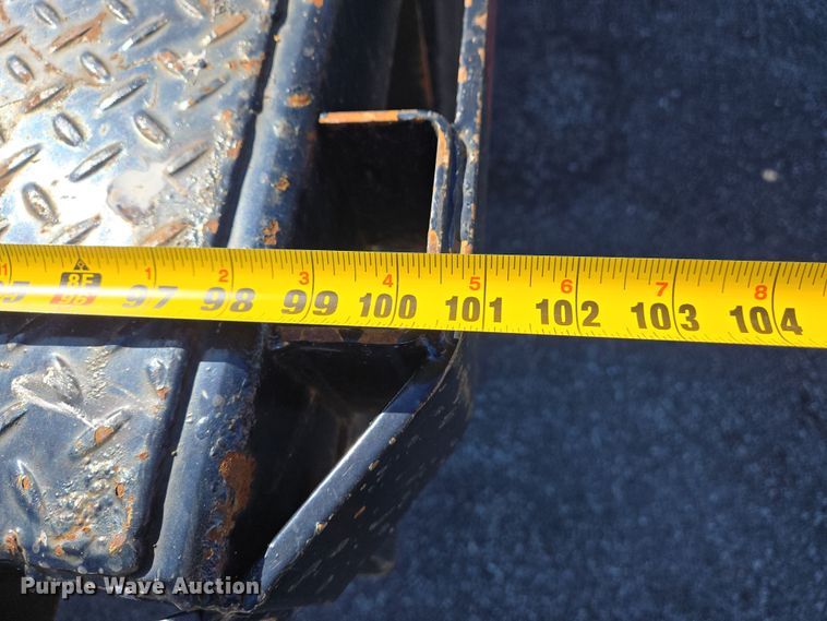 image for item EJ7344 2000 International 4900 flatbed truck