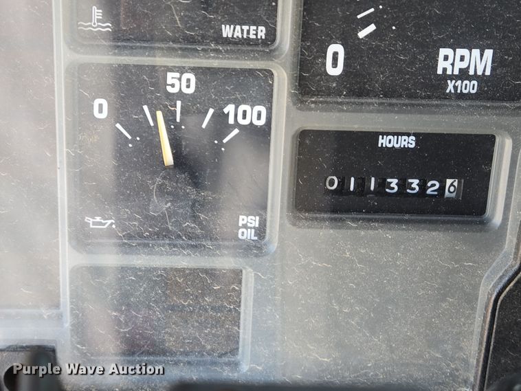 image for item EJ7344 2000 International 4900 flatbed truck