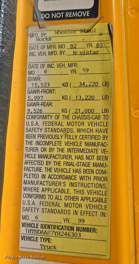 image for item EJ7344 2000 International 4900 flatbed truck