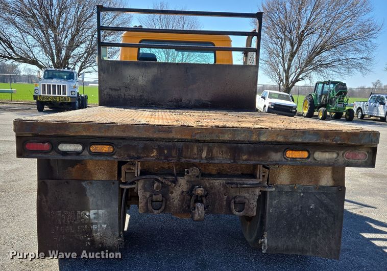 image for item EJ7345 2000 International 4900 flatbed truck