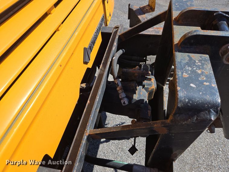 image for item EJ7345 2000 International 4900 flatbed truck