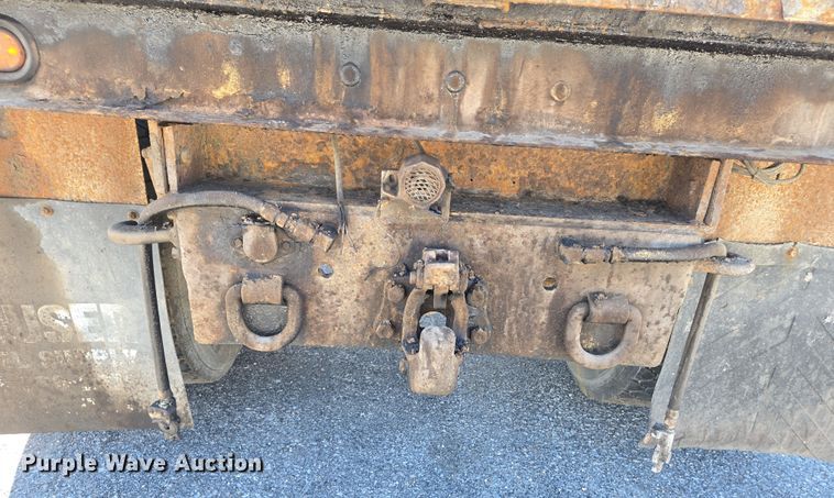 image for item EJ7345 2000 International 4900 flatbed truck