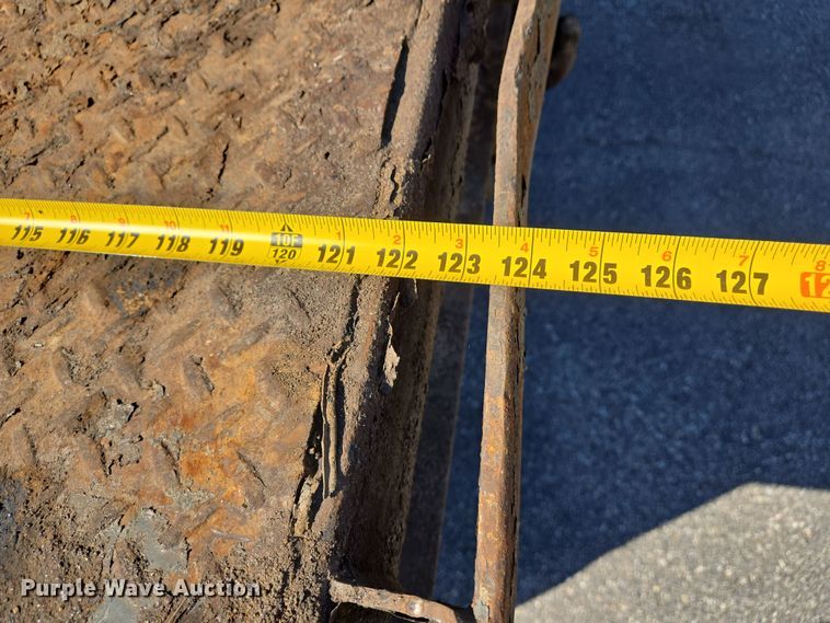 image for item EJ7345 2000 International 4900 flatbed truck