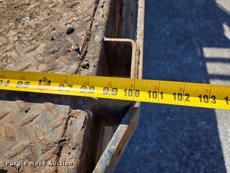 image for item EJ7345 2000 International 4900 flatbed truck