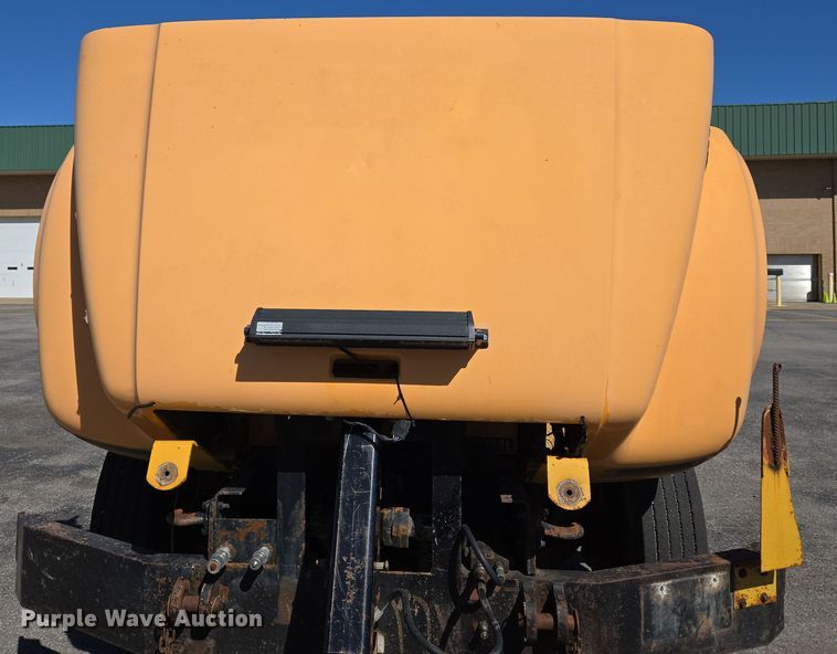 image for item EJ7345 2000 International 4900 flatbed truck