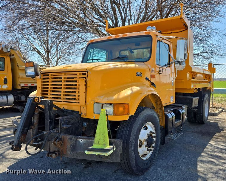 image for item EJ7346 2002 International 4900 dump truck