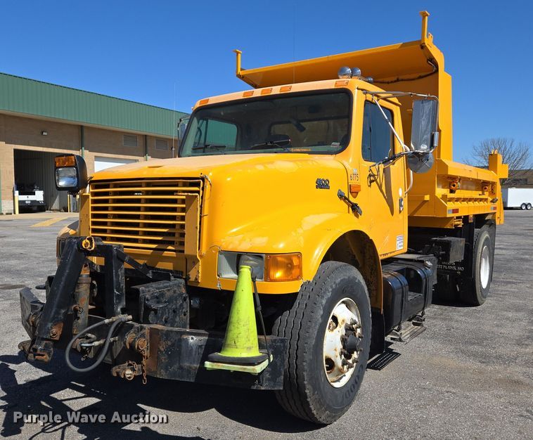 image for item EJ7346 2002 International 4900 dump truck