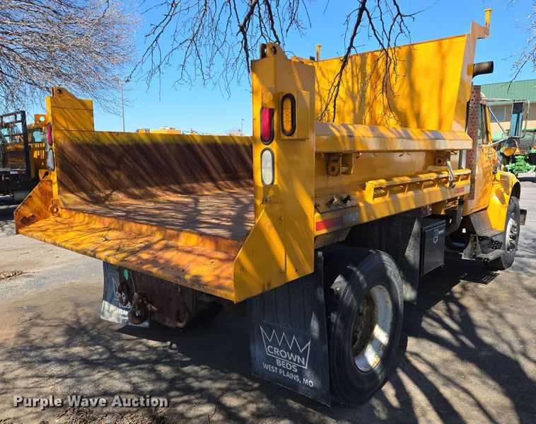 image for item EJ7346 2002 International 4900 dump truck