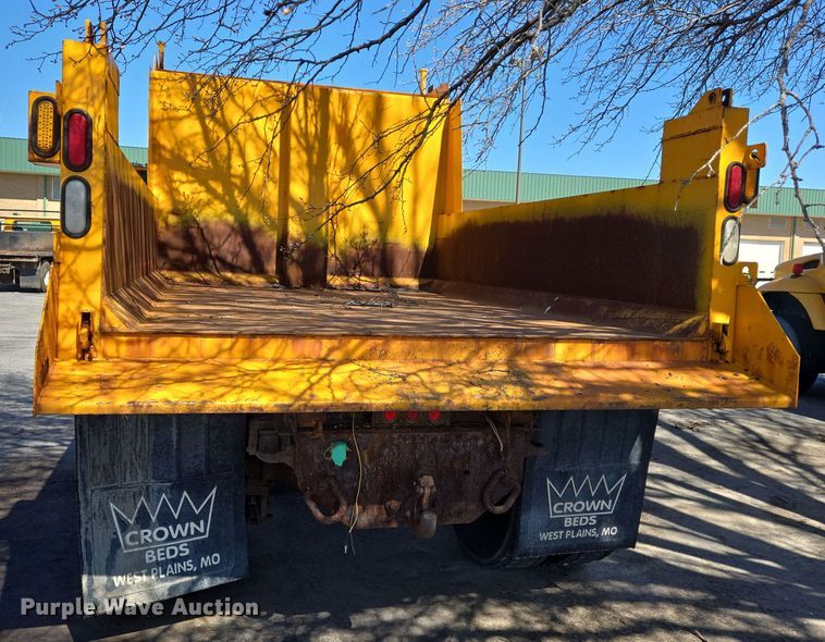 image for item EJ7346 2002 International 4900 dump truck