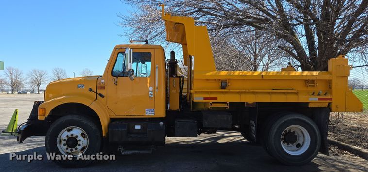 image for item EJ7346 2002 International 4900 dump truck