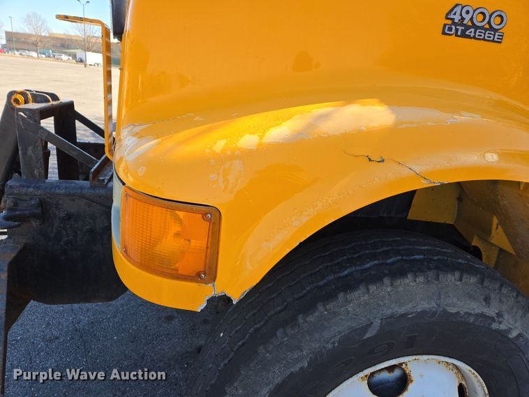 image for item EJ7346 2002 International 4900 dump truck