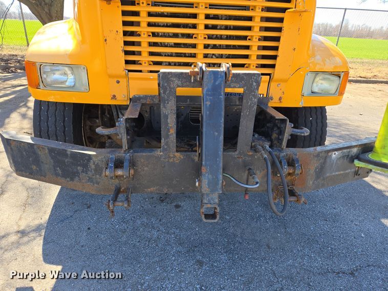 image for item EJ7346 2002 International 4900 dump truck