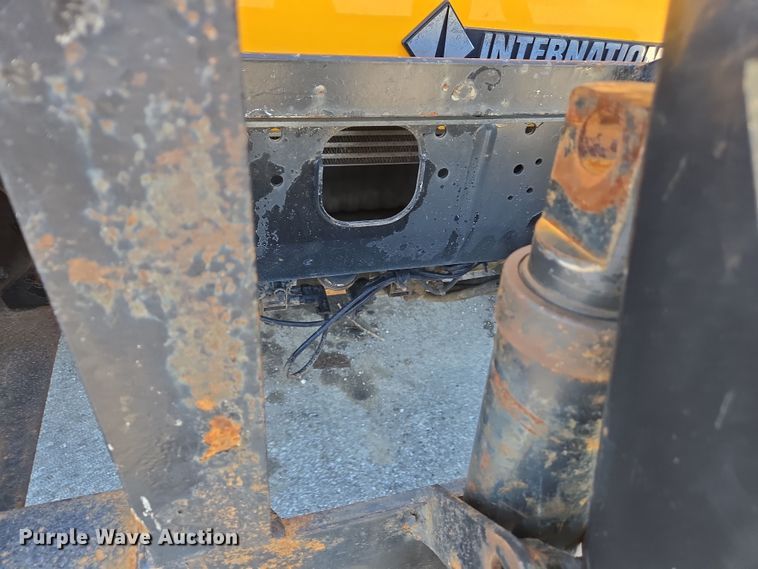 image for item EJ7346 2002 International 4900 dump truck