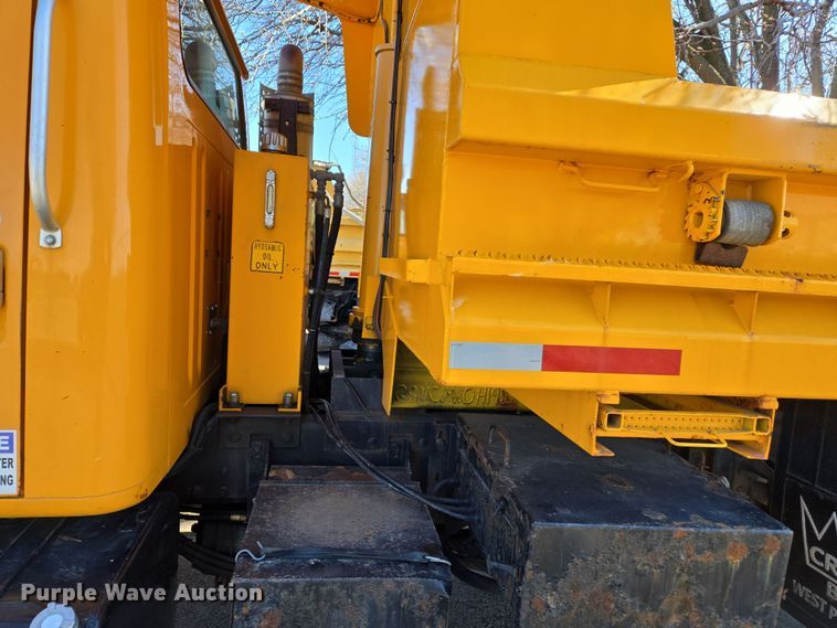 image for item EJ7346 2002 International 4900 dump truck