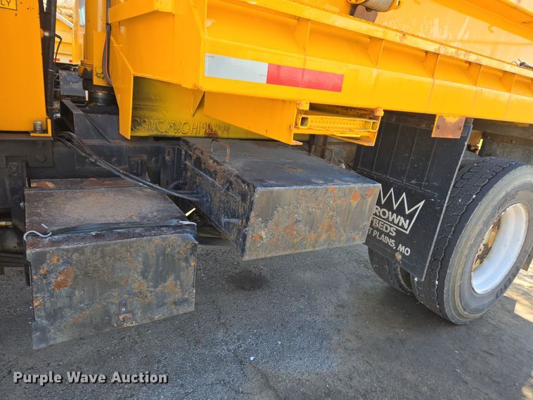 image for item EJ7346 2002 International 4900 dump truck