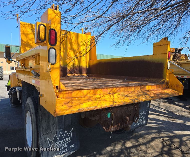 image for item EJ7346 2002 International 4900 dump truck