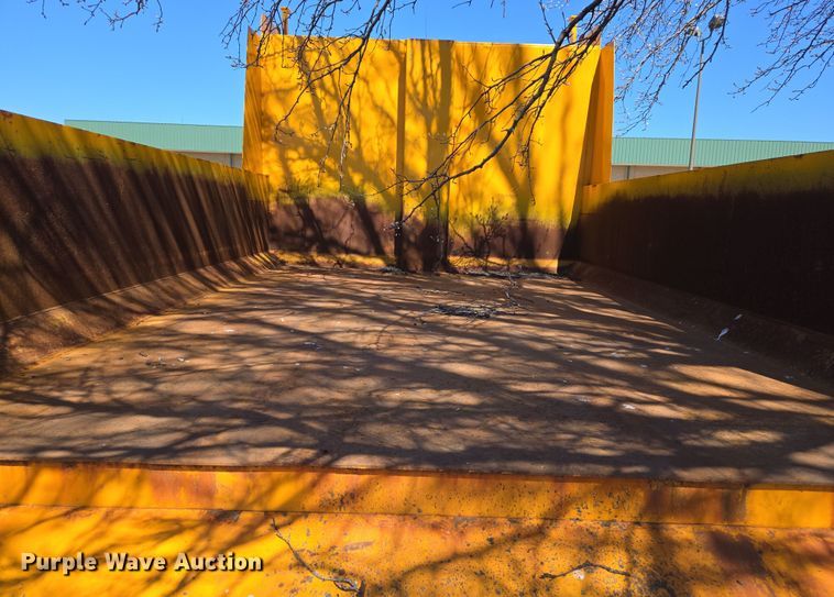 image for item EJ7346 2002 International 4900 dump truck