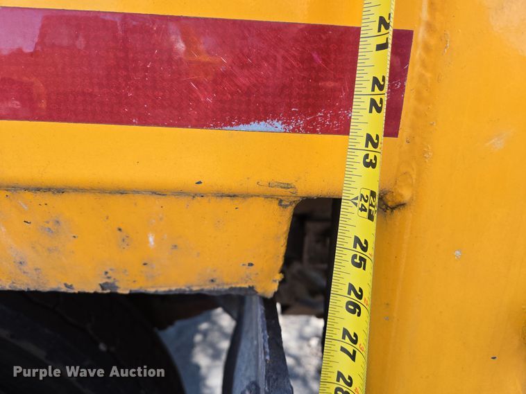 image for item EJ7346 2002 International 4900 dump truck