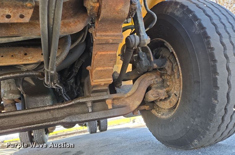 image for item EJ7346 2002 International 4900 dump truck